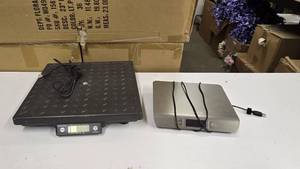 lot 676 image: Lot of 2 Electric Scales.  Includes Fairbanks UltegraSCB-R9000-14U & Onyx Digital Scale