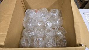 lot 690 image: Box of Approx 15 Clear Acrylic 16oz Fish Bowls