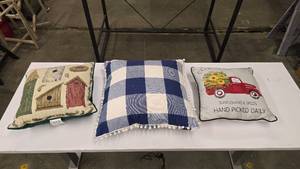 lot 697 image: Lot of 3 Country Themed Throw Pillows