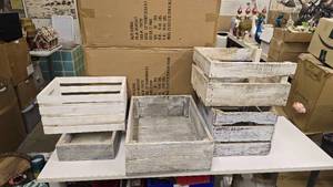 lot 698 image: Lot of 5 Misc Wooden Crates