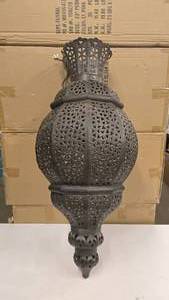 lot 752 image: Very Nice & Intricately Designed Large Hanging Light.