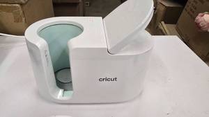 lot 756 image: Cricut Mug Press.  TESTED