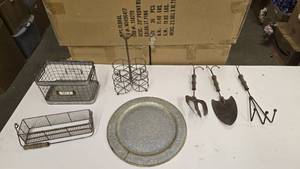 lot 772 image: Lot of Misc Metal Dcor.  Includes Everything Pictured.