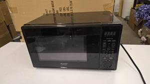 lot 777 image: Sharp Model R-309YK 1.1 Cu Ft Microwave Oven