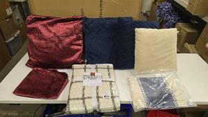 lot 800 image: Lot of Misc Throw Pillows, Blanket & Table Runner