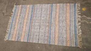 lot 802 image: Small Area Rug.  Measures 3 x 5