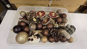 lot 842 image: Large Tote Full of Misc Country & Rustic Themed Christmas Ornaments
