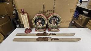 lot 843 image: Lot of Misc Rustic & Vintage Themed Christmas Dcor