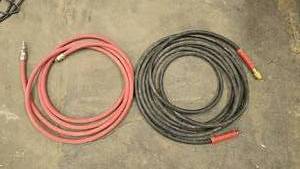 lot 886 image: Lot of 2 Air Hoses