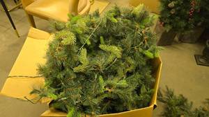 lot 892 image: Large Box Full of Life Like Lighted Christmas Garland