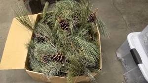 lot 895 image: Box Full of Misc Christmas Garland