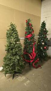 lot 915 image: Lot of 3 Misc Christmas Trees