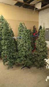 lot 918 image: Lot of 3 Misc Christmas Trees