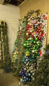 lot 921 image: 3 Piece Absolutely Beautiful Garland & Ornament Double-Sided Walk Through Christmas Dcor