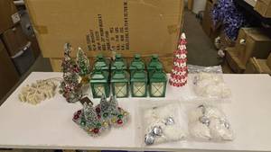 lot 941 image: Large Lot of Misc Christmas Dcor.  Includes Everything Pictured