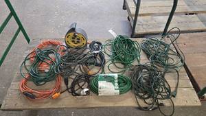 lot 993 image: Large Lot of Misc Extension Cords