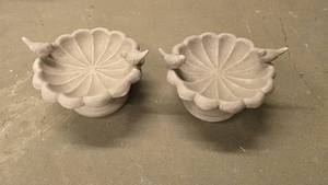 lot 927 image: Lot of 2 Matching Birdbaths