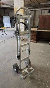lot 1009 image: U-Line H-1364 Convertible Hand Truck.  Has Flat Tire.