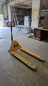 lot 1013 image: Liftrite 5,500LB Capacity Pallet Jack.  Works Great