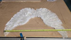 lot 1067 image: Beaufitul White Feather Large Angel Wings w Shoulder Strap
