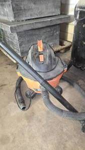 lot 1084 image: Ridgid HD06001 WetDry Shop Vac.  Lid Clips Wont Stay On.