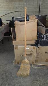 lot 1087 image: Vintage Broom.  Someone told me that it might have belonged to the Wicked Witch of the West.