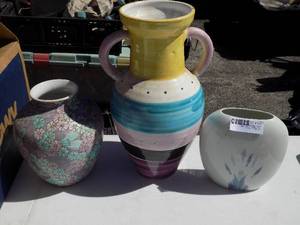 lot 142 image: qty 3 dcor vases