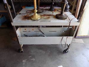 lot 204 image: rolling cart