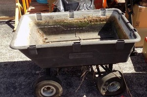 lot 9 image: Dump wagon on wheels   (need air)