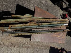 lot 150 image: T-POSTS
