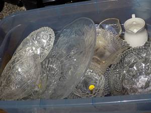lot 151 image: various glass lot