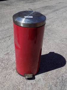 lot 190 image: red kitchen trash can