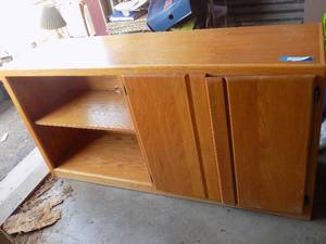 lot 21 image: wooden cabinet