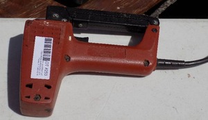 lot 253 image: ELECTRIC STAPLE GUN