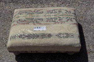 lot 262 image: SMALL PADDED FOOT STOOL