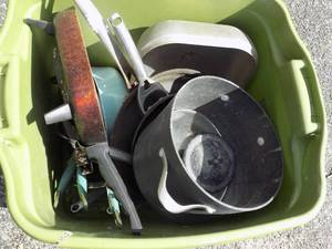lot 272 image: VARIOUS POTS AND PANS