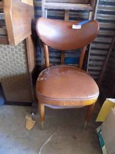 lot 319 image: BROWN PADDED SITTING CHAIR