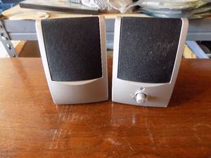 lot 323 image: COMPUTER SPEAKERS