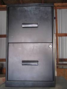 lot 33 image: 2 drawer filing cabinet