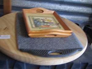 lot 54 image: cutting boards, small wooden trays