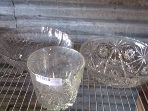 lot 106 image: fruit bowls and small glass bowl