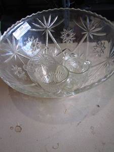 lot 111 image: Punch Bowl with 3 CUPS