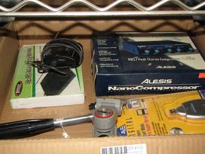 lot 112 image: TECH ITEMS - INCL.  NANO COMPRESSOR, CARD READER, SLIM USB
