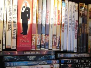 lot 124 image: large lot of dvds