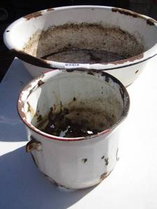 lot 125 image: rusty metal bowls qty 2