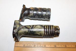 lot 293 image: Camo fore grips