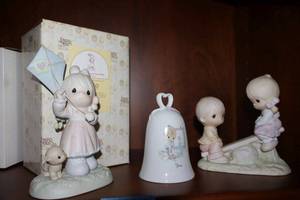 lot 16 image: Precious Moments figurines Sending my love your way, bell, and love lifted me