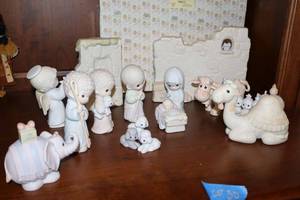 lot 30 image: Precious Moments figurines Manger set