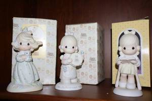 lot 36 image: Precious Moments figurines You are such a purr-fect friend, He walks with me, Birds of a feather collect together