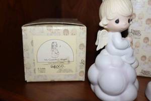 lot 41 image: Precious Moments figurines Precious Moments figurines My guardian angel, Time heals, Boy praying, Serenity prayer boy